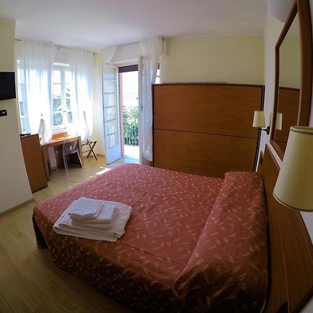 Hotel Mimosa Spotorno Bagian luar foto