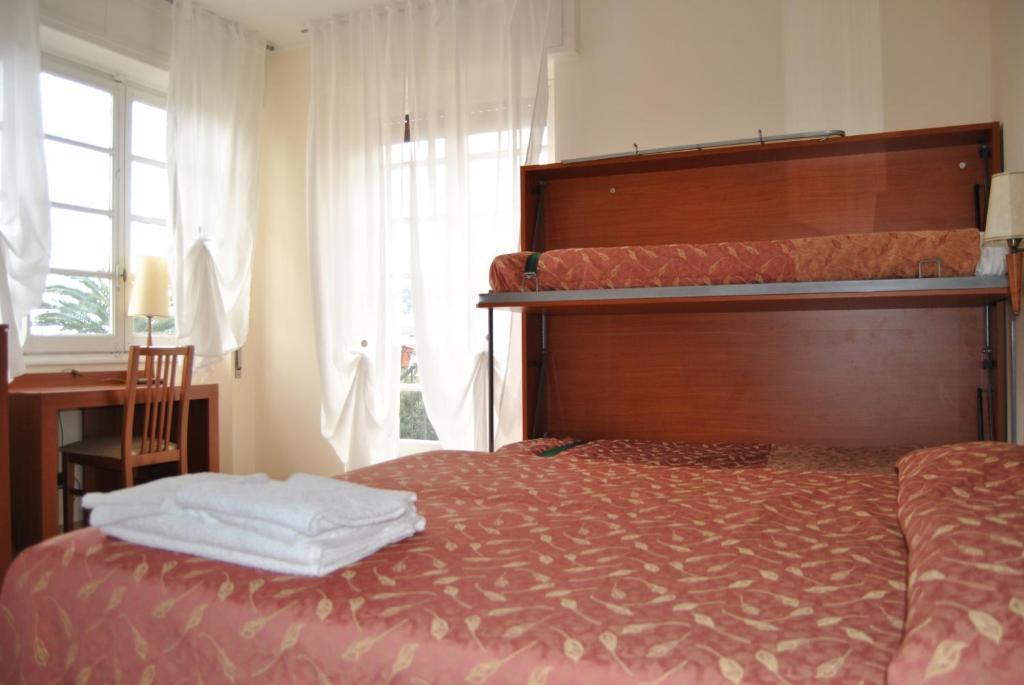 Hotel Mimosa Spotorno Ruang foto