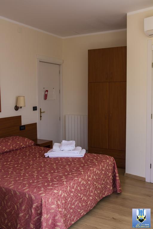 Hotel Mimosa Spotorno Bagian luar foto