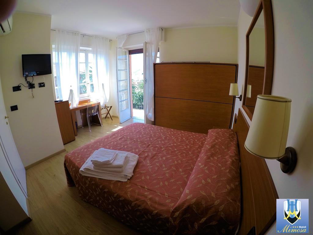 Hotel Mimosa Spotorno Bagian luar foto